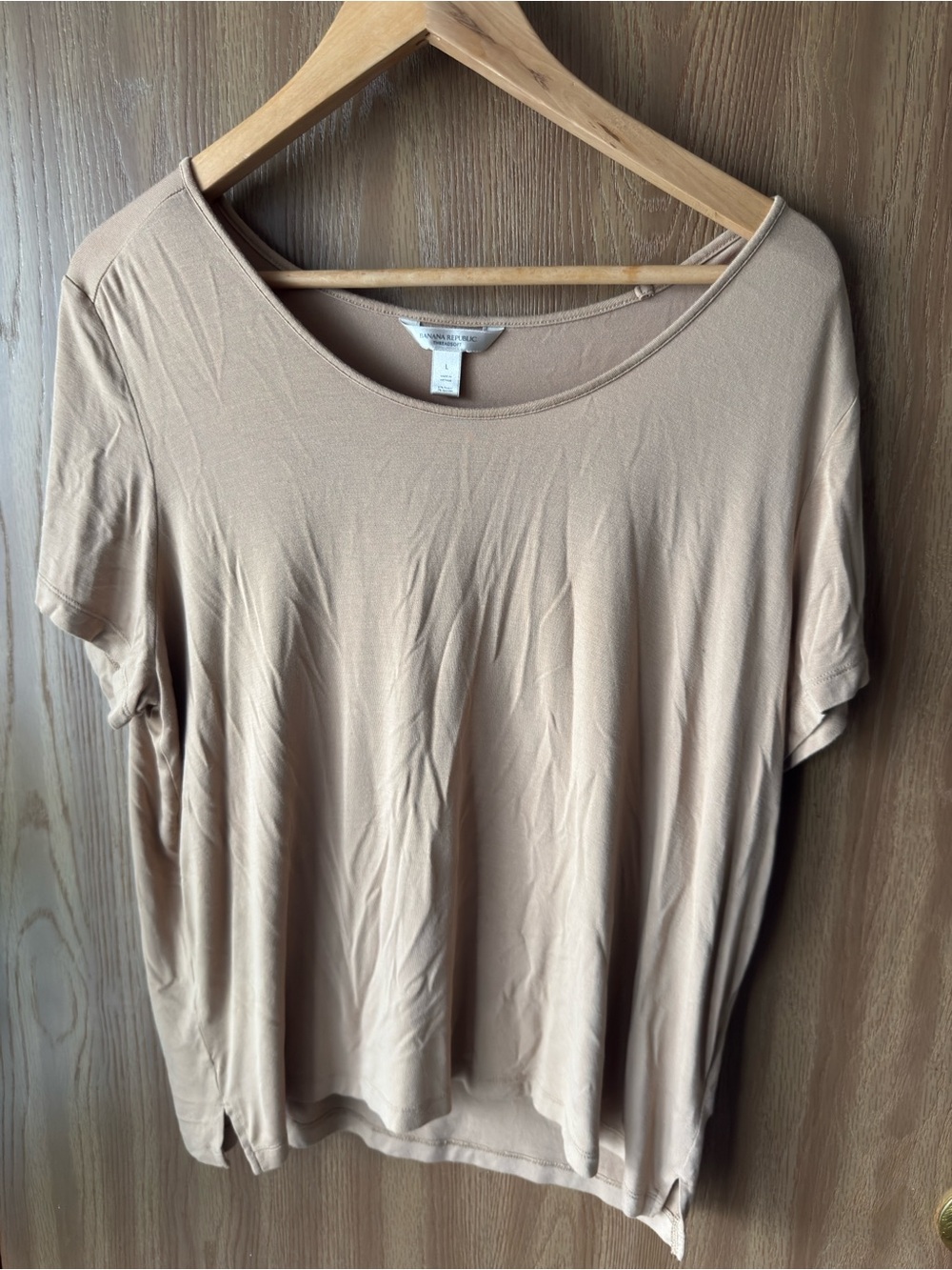 Banana Republic Beige Scoop Neck Soft Knit Tee | Capsule Wardrobe